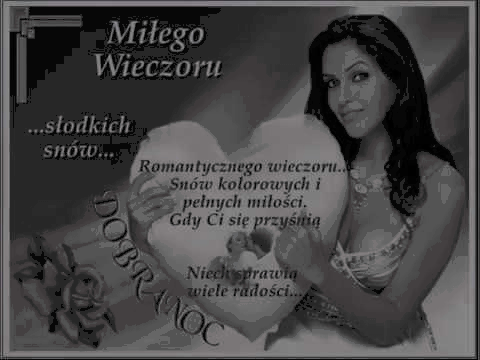 Kobieta trzymająca serca miłego wieczoru